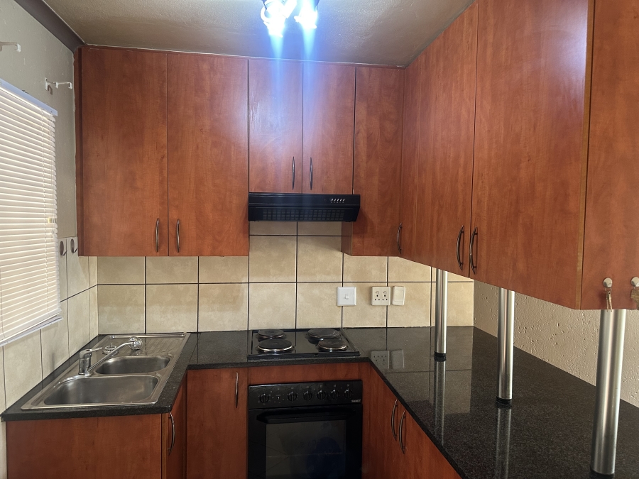 To Let 2 Bedroom Property for Rent in Waterval East North West